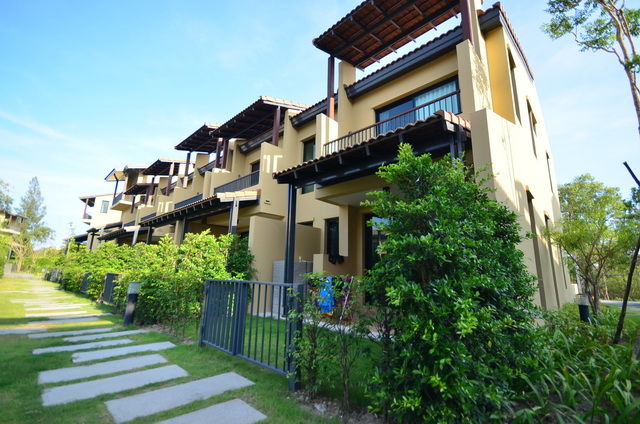issara village